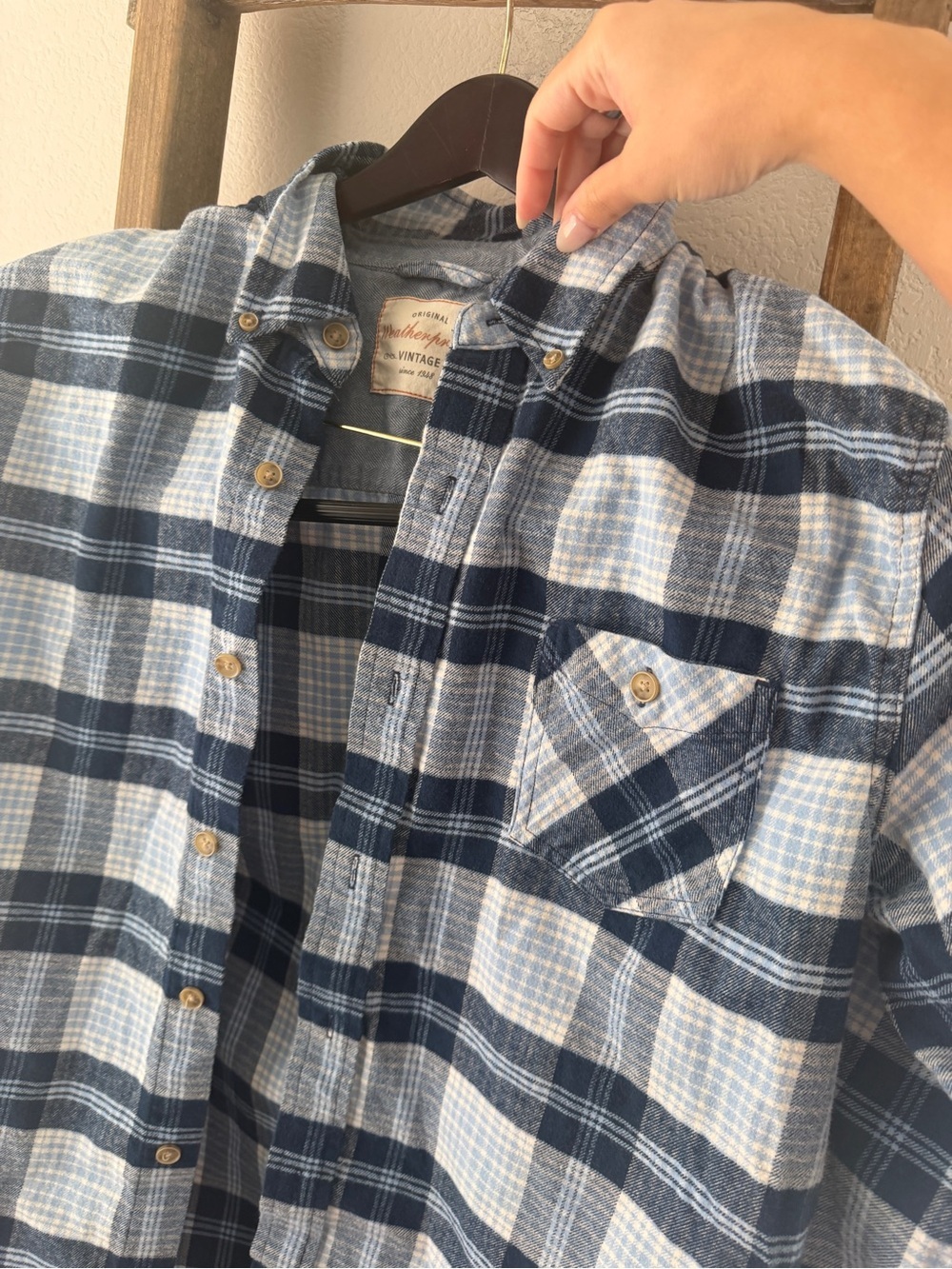 Men’s Blue and White Plaid Button-Up Flannel Shirt - size L - Picture 3 of 4